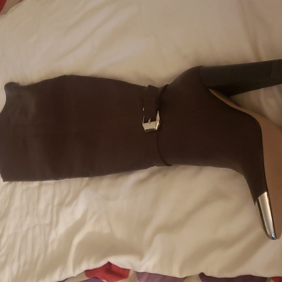 Boots (they are burgundy) that wasn't an option - Picture 2 of 3